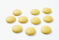 Preview: 48 Macaron Halbschalen gelb von sweetART