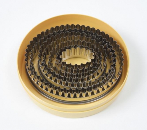 Pastry cutters scalloped oval at sweetART
